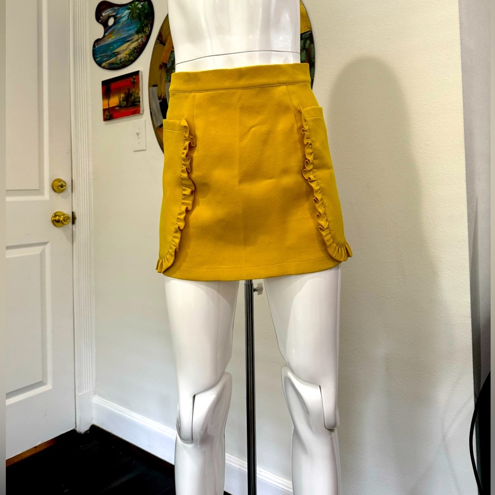 Dao Chloe Dao mustard yellow ruffle pockets mid-high rise mini skirt, NWT